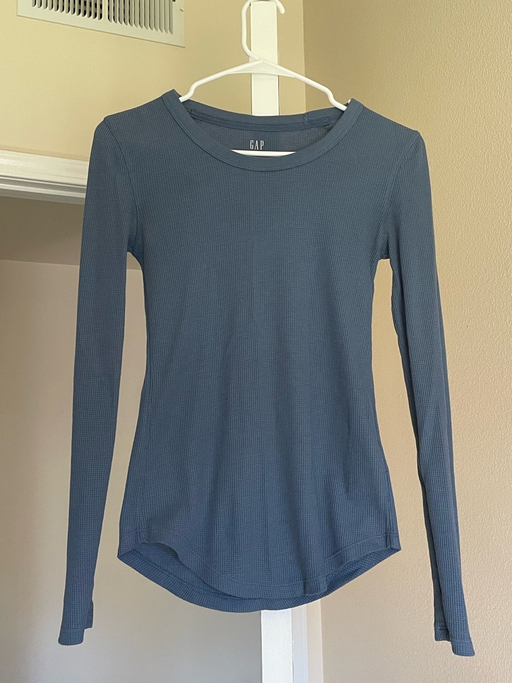 GAP Women's Long-Sleeve Ribbed Tee in Slate Blue
